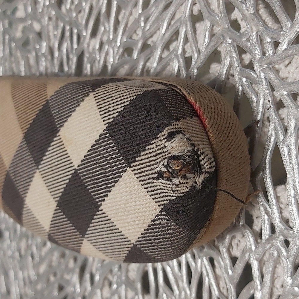 Burberry Case - Picture 2 of 5
